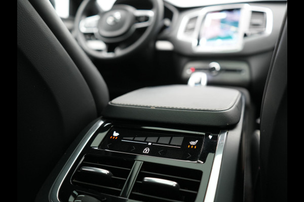 Volvo XC90 T8 Recharge AWD Ultimate Dark 7 Persoons LONG RANGE Plug In Hybrid 455pk Dealer O.H. PHEV | Trekhaak Af Fabriek | Panodak | Luchtvering |  Adaptive Cruise | Head Up | 360 Camera | Harman / Kardon | Lederen Sportstoelen Memory & Verwarmd | 22"L.M | Stuur Verwarmd | Keyless |