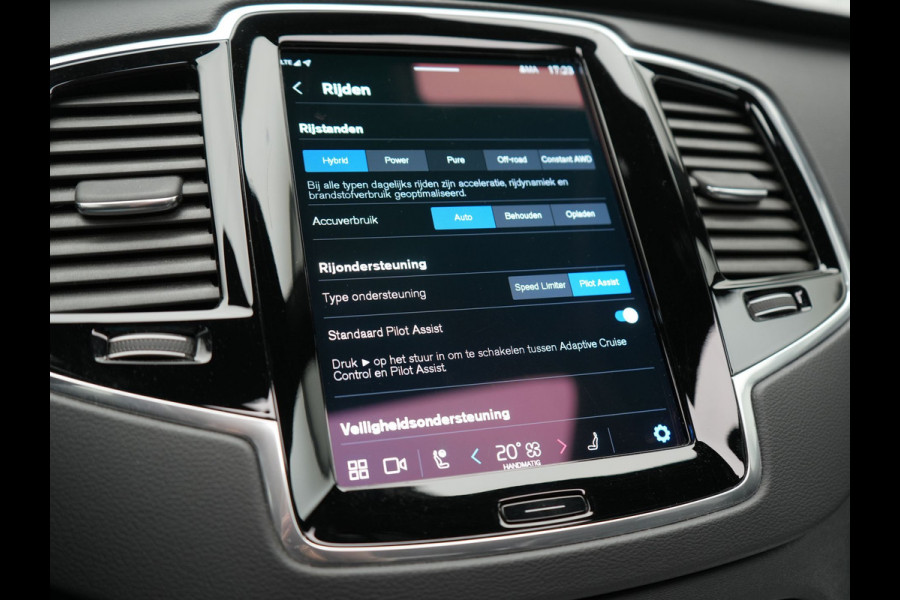Volvo XC90 T8 Recharge AWD Ultimate Dark 7 Persoons LONG RANGE Plug In Hybrid 455pk Dealer O.H. PHEV | Trekhaak Af Fabriek | Panodak | Luchtvering |  Adaptive Cruise | Head Up | 360 Camera | Harman / Kardon | Lederen Sportstoelen Memory & Verwarmd | 22"L.M | Stuur Verwarmd | Keyless |