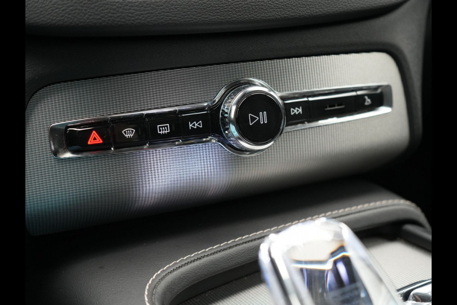 Volvo XC90 T8 Recharge AWD Ultimate Dark 7 Persoons LONG RANGE Plug In Hybrid 455pk Dealer O.H. PHEV | Trekhaak Af Fabriek | Panodak | Luchtvering |  Adaptive Cruise | Head Up | 360 Camera | Harman / Kardon | Lederen Sportstoelen Memory & Verwarmd | 22"L.M | Stuur Verwarmd | Keyless |