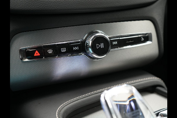 Volvo XC90 T8 Recharge AWD Ultimate Dark 7 Persoons LONG RANGE Plug In Hybrid 455pk Dealer O.H. PHEV | Trekhaak Af Fabriek | Panodak | Luchtvering |  Adaptive Cruise | Head Up | 360 Camera | Harman / Kardon | Lederen Sportstoelen Memory & Verwarmd | 22"L.M | Stuur Verwarmd | Keyless |