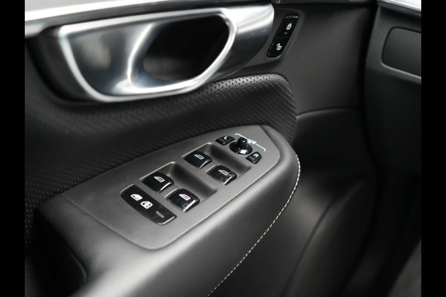 Volvo XC90 T8 Recharge AWD Ultimate Dark 7 Persoons LONG RANGE Plug In Hybrid 455pk Dealer O.H. PHEV | Trekhaak Af Fabriek | Panodak | Luchtvering |  Adaptive Cruise | Head Up | 360 Camera | Harman / Kardon | Lederen Sportstoelen Memory & Verwarmd | 22"L.M | Stuur Verwarmd | Keyless |