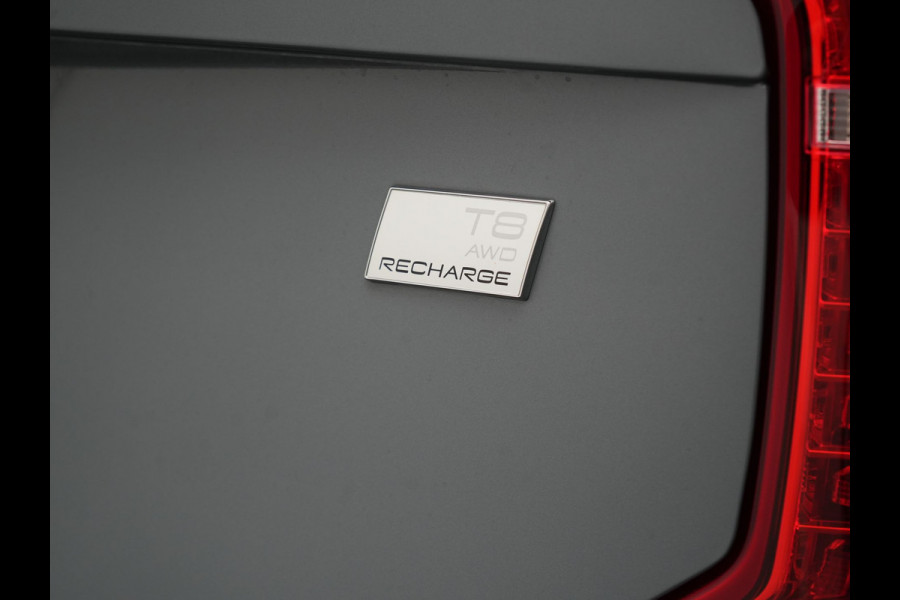 Volvo XC90 T8 Recharge AWD Ultimate Dark 7 Persoons LONG RANGE Plug In Hybrid 455pk Dealer O.H. PHEV | Trekhaak Af Fabriek | Panodak | Luchtvering |  Adaptive Cruise | Head Up | 360 Camera | Harman / Kardon | Lederen Sportstoelen Memory & Verwarmd | 22"L.M | Stuur Verwarmd | Keyless |
