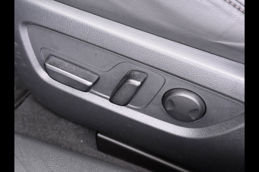 Mazda CX-30 2.0I 187PK Automaat e-Hybrid Luxury Leder Bose®-Audio Adap.Cruise Apple Carplay/Android Auto Navi Ecc Camera Head-Up Display Sky Pdc Elek.Stoel Stoel+Stuurverwarming Elek.Achterklep Dodehoek detector Rijstrooksensor 1e Eigenaar Origineel Nederlandse Auto Zeer compleet!