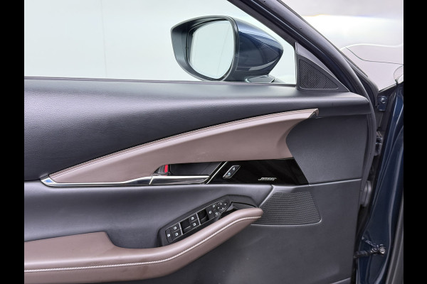 Mazda CX-30 2.0I 187PK Automaat e-Hybrid Luxury Leder Bose®-Audio Adap.Cruise Apple Carplay/Android Auto Navi Ecc Camera Head-Up Display Sky Pdc Elek.Stoel Stoel+Stuurverwarming Elek.Achterklep Dodehoek detector Rijstrooksensor 1e Eigenaar Origineel Nederlandse Auto Zeer compleet!