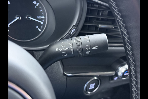 Mazda CX-30 2.0I 187PK Automaat e-Hybrid Luxury Leder Bose®-Audio Adap.Cruise Apple Carplay/Android Auto Navi Ecc Camera Head-Up Display Sky Pdc Elek.Stoel Stoel+Stuurverwarming Elek.Achterklep Dodehoek detector Rijstrooksensor 1e Eigenaar Origineel Nederlandse Auto Zeer compleet!