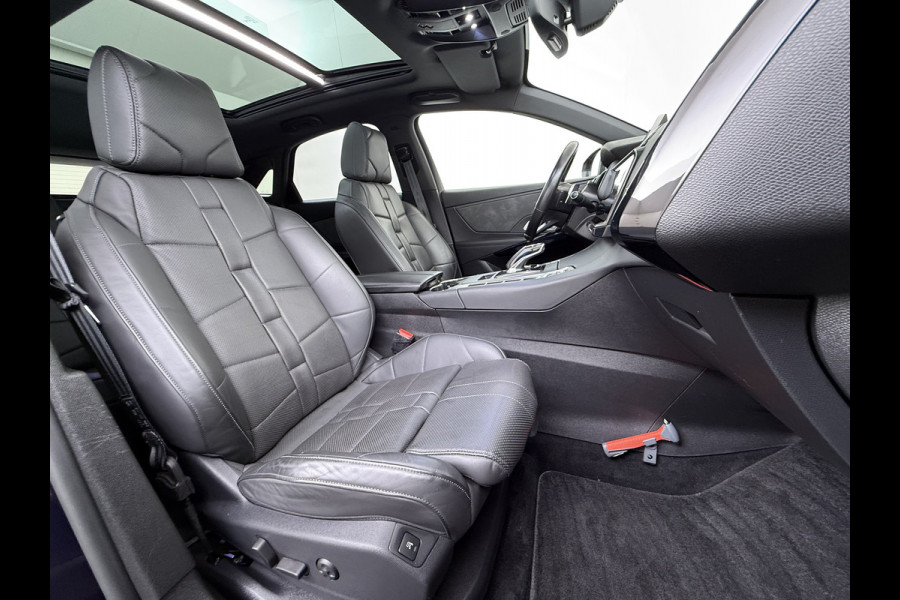 DS 7 Crossback Hybrid 300 4x4 Night Vision Lederen Massagestoelen PanoramaSchuifdak Adap.Cruise FOCAL Electra® Trekhaak Memory 360°Camera Apple Active Scan Suspension Elek.Stoelen+Verwarmd Elek.Achterklep Lane Assist Voorruitverwarming Led Lmv Dodehoek+Grootlicht Assist AWD 1e Eigenaar Origineel Nederlandse Auto Zeer compleet!