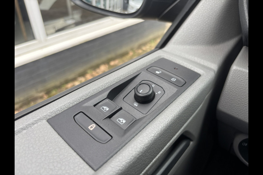 Volkswagen Transporter 2.0 TDI L2H1 28 Economy Business | Apple Carplay | Parkeersensoren | Cruise | Airco