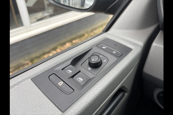Volkswagen Transporter 2.0 TDI L2H1 28 Economy Business | Apple Carplay | Parkeersensoren | Cruise | Airco