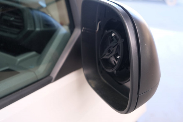 Volkswagen Transporter 2.0 TDI L2H1 28 > Schade <