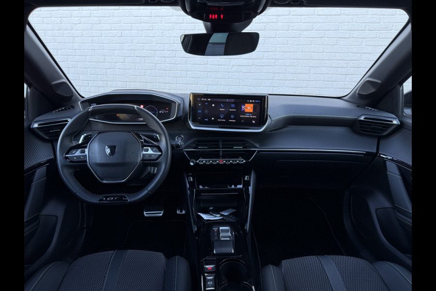 Peugeot 208 1.2 Hybrid 145 e-DCS6 GT | Pano | CarPlay | Camera | LED | 17 inch