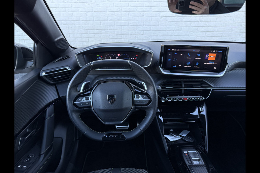 Peugeot 208 1.2 Hybrid 145 e-DCS6 GT | Pano | CarPlay | Camera | LED | 17 inch