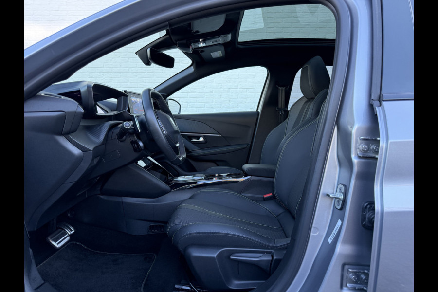 Peugeot 208 1.2 Hybrid 145 e-DCS6 GT | Pano | CarPlay | Camera | LED | 17 inch