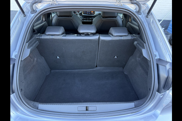 Peugeot 208 1.2 Hybrid 145 e-DCS6 GT | Pano | CarPlay | Camera | LED | 17 inch
