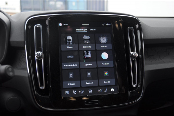 Volvo EX40 Single Motor Extended Range Business Ed. 82 kWh Adaptive cruise control/ Pilot assist/ Harman Kardon audio/ Apple carplay/ Android auto/ Achteruitrijcamera/ Parkeersenoren V+A/