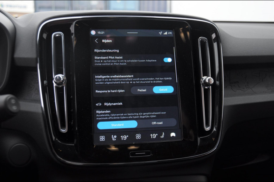 Volvo EX40 Single Motor Extended Range Business Ed. 82 kWh Adaptive cruise control/ Pilot assist/ Harman Kardon audio/ Apple carplay/ Android auto/ Achteruitrijcamera/ Parkeersenoren V+A/