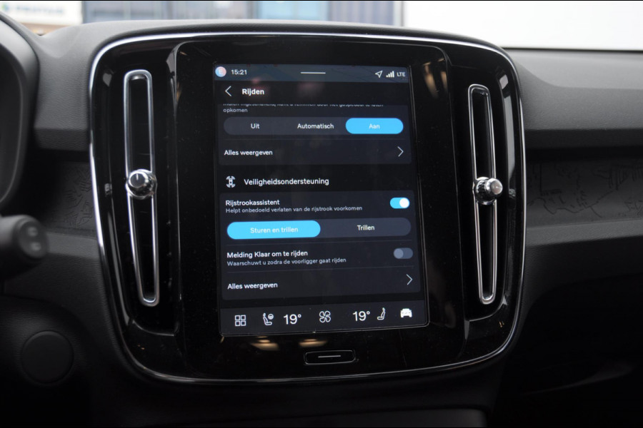 Volvo EX40 Single Motor Extended Range Business Ed. 82 kWh Adaptive cruise control/ Pilot assist/ Harman Kardon audio/ Apple carplay/ Android auto/ Achteruitrijcamera/ Parkeersenoren V+A/