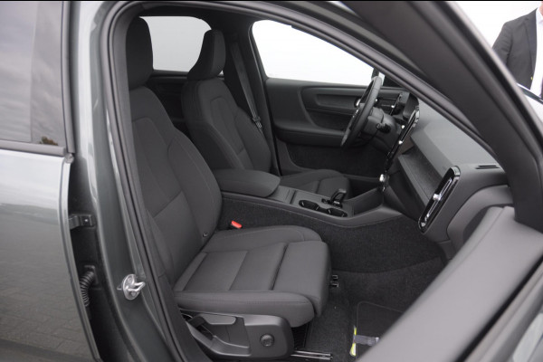 Volvo EX40 Single Motor Extended Range Business Ed. 82 kWh Adaptive cruise control/ Pilot assist/ Harman Kardon audio/ Apple carplay/ Android auto/ Achteruitrijcamera/ Parkeersenoren V+A/