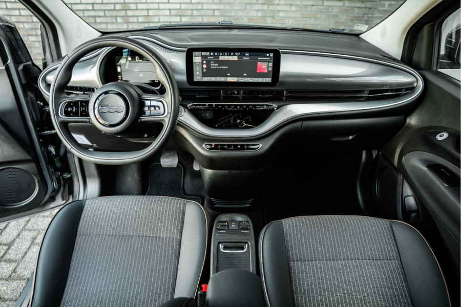Fiat 500C Icon 42 kWh | 17"LMV | Camera | Chrome pakket