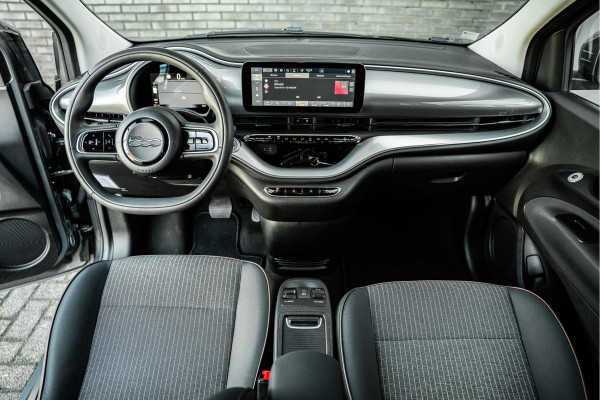 Fiat 500C Icon 42 kWh | 17"LMV | Camera | Chrome pakket
