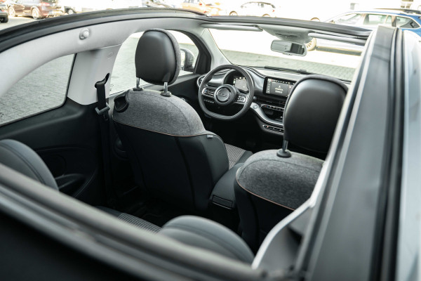 Fiat 500C Icon 42 kWh | 17"LMV | Camera | Chrome pakket