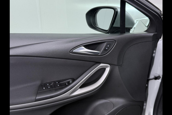 Opel Astra 1.4 Launch Elegance | AUTOMAAT | AGR STOELEN | CAMERA | STOEL- & STUURWIELVERWARMING | NAVIGATIE | GOED ONDERHOUDEN | AFNEEMBARE TREKHAAK | INCL. 12 MND BOVAG GARANTIE