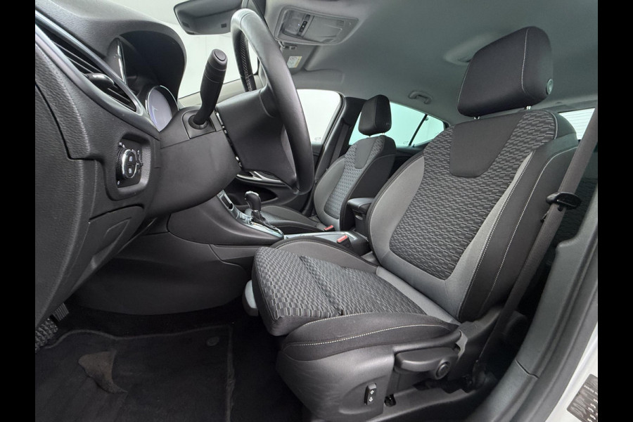 Opel Astra 1.4 Launch Elegance | AUTOMAAT | AGR STOELEN | CAMERA | STOEL- & STUURWIELVERWARMING | NAVIGATIE | GOED ONDERHOUDEN | AFNEEMBARE TREKHAAK | INCL. 12 MND BOVAG GARANTIE