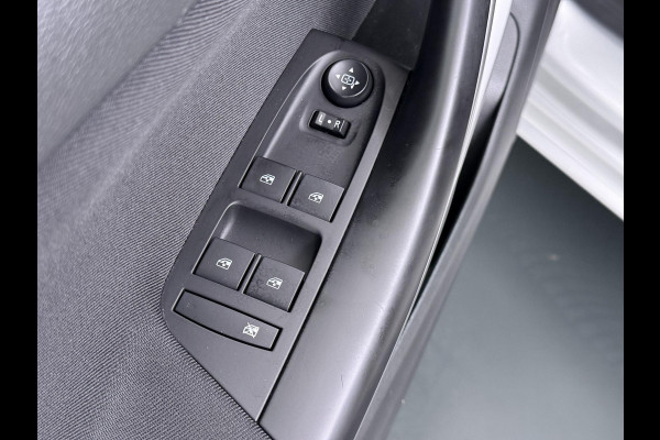 Opel Astra 1.4 Launch Elegance | AUTOMAAT | AGR STOELEN | CAMERA | STOEL- & STUURWIELVERWARMING | NAVIGATIE | GOED ONDERHOUDEN | AFNEEMBARE TREKHAAK | INCL. 12 MND BOVAG GARANTIE