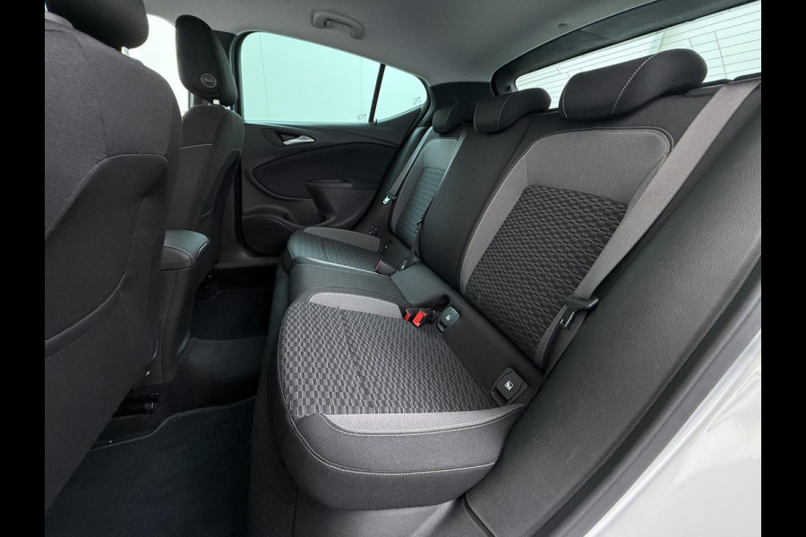 Opel Astra 1.4 Launch Elegance | AUTOMAAT | AGR STOELEN | CAMERA | STOEL- & STUURWIELVERWARMING | NAVIGATIE | GOED ONDERHOUDEN | AFNEEMBARE TREKHAAK | INCL. 12 MND BOVAG GARANTIE