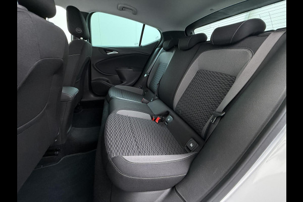 Opel Astra 1.4 Launch Elegance | AUTOMAAT | AGR STOELEN | CAMERA | STOEL- & STUURWIELVERWARMING | NAVIGATIE | GOED ONDERHOUDEN | AFNEEMBARE TREKHAAK | INCL. 12 MND BOVAG GARANTIE