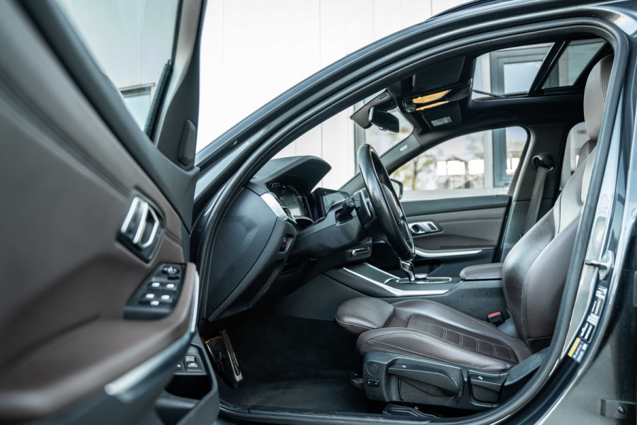 BMW 3 Serie Touring 320e Business Edition Plus | M sport | Pano | HUD | Leder