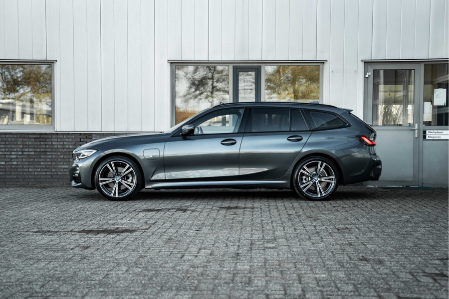 BMW 3 Serie Touring 320e Business Edition Plus | M sport | Pano | HUD | Leder
