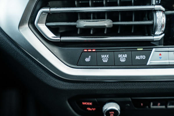 BMW 3 Serie Touring 320e Business Edition Plus | M sport | Pano | HUD | Leder