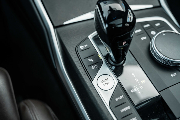 BMW 3 Serie Touring 320e Business Edition Plus | M sport | Pano | HUD | Leder