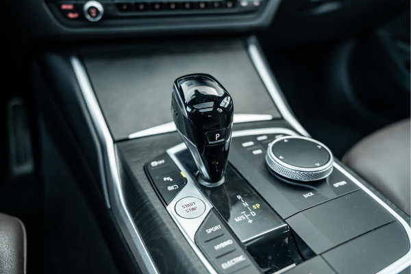 BMW 3 Serie Touring 320e Business Edition Plus | M sport | Pano | HUD | Leder