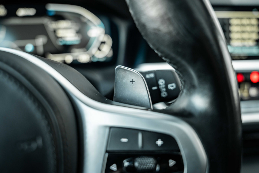 BMW 3 Serie Touring 320e Business Edition Plus | M sport | Pano | HUD | Leder