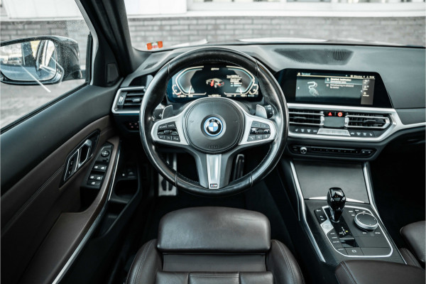 BMW 3 Serie Touring 320e Business Edition Plus | M sport | Pano | HUD | Leder