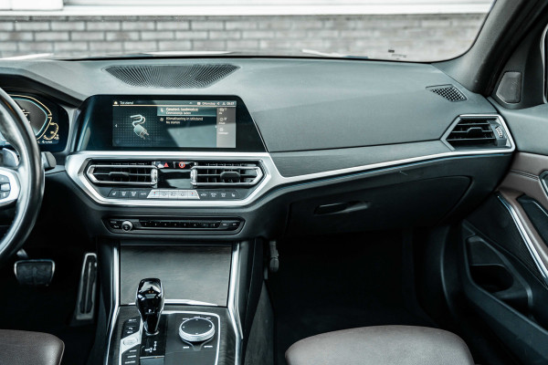 BMW 3 Serie Touring 320e Business Edition Plus | M sport | Pano | HUD | Leder