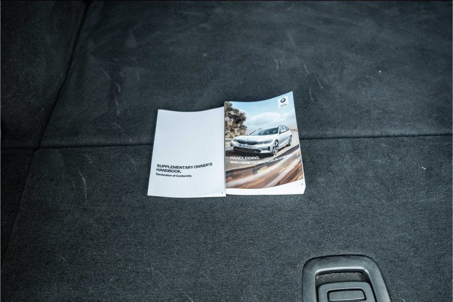 BMW 3 Serie Touring 320e Business Edition Plus | M sport | Pano | HUD | Leder