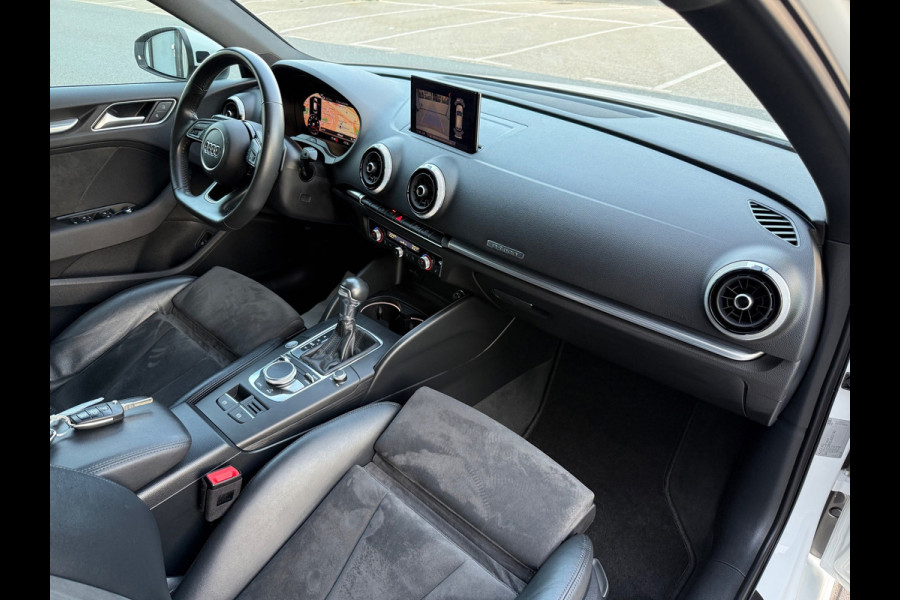 Audi A3 Sportback 40 e-tron Sport 204PK S18/LED/CAM/NAV/LEER