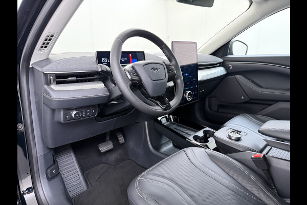 Ford Mustang Mach-E SOH 93% RWD 75kWh Technology Pack Plus Panoramadak B&O®-Audio Leder 360°Camera Navi Ecc Apple Carplay/Android Auto Elek.S Stuur+Stoelverwarming Lane Assist Led Active Driver Assist FordPass Connect™ 1e Eigenaar Origineel Nederlandse Auto
