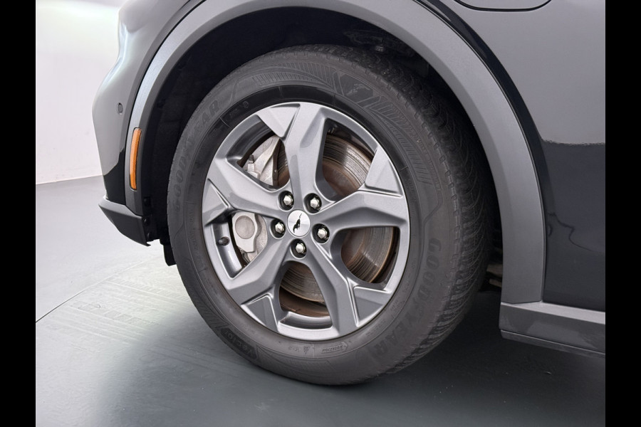 Ford Mustang Mach-E SOH 93% RWD 75kWh Technology Pack Plus Panoramadak B&O®-Audio Leder 360°Camera Navi Ecc Apple Carplay/Android Auto Elek.S Stuur+Stoelverwarming Lane Assist Led Active Driver Assist FordPass Connect™ 1e Eigenaar Origineel Nederlandse Auto