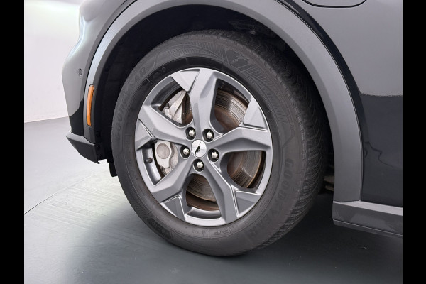 Ford Mustang Mach-E SOH 93% RWD 75kWh Technology Pack Plus Panoramadak B&O®-Audio Leder 360°Camera Navi Ecc Apple Carplay/Android Auto Elek.S Stuur+Stoelverwarming Lane Assist Led Active Driver Assist FordPass Connect™ 1e Eigenaar Origineel Nederlandse Auto