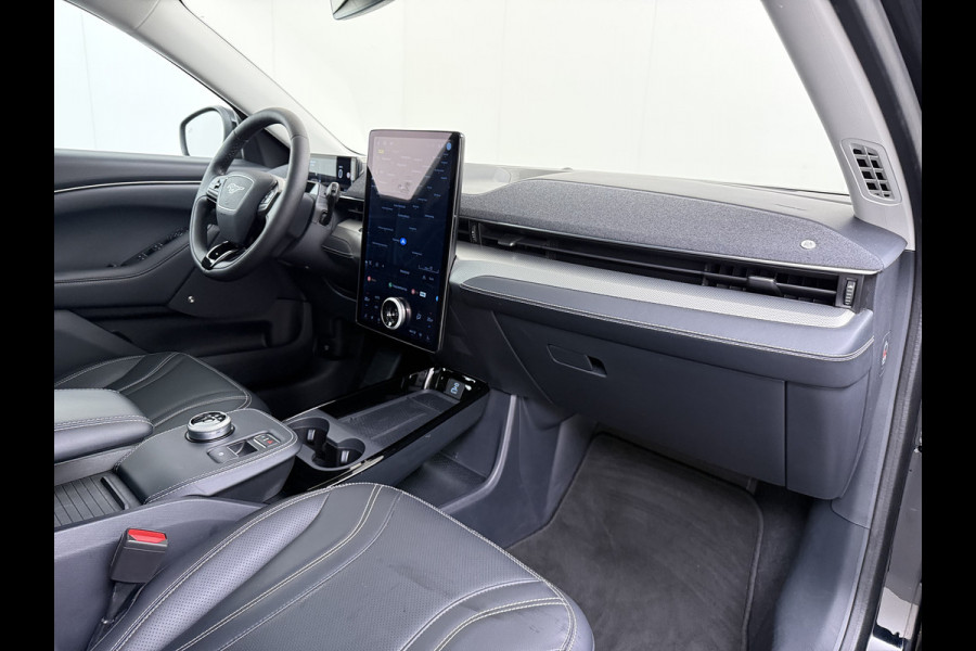 Ford Mustang Mach-E SOH 93% RWD 75kWh Technology Pack Plus Panoramadak B&O®-Audio Leder 360°Camera Navi Ecc Apple Carplay/Android Auto Elek.S Stuur+Stoelverwarming Lane Assist Led Active Driver Assist FordPass Connect™ 1e Eigenaar Origineel Nederlandse Auto
