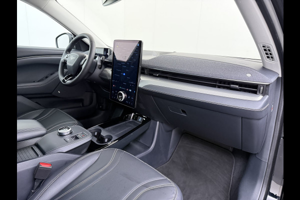 Ford Mustang Mach-E SOH 93% RWD 75kWh Technology Pack Plus Panoramadak B&O®-Audio Leder 360°Camera Navi Ecc Apple Carplay/Android Auto Elek.S Stuur+Stoelverwarming Lane Assist Led Active Driver Assist FordPass Connect™ 1e Eigenaar Origineel Nederlandse Auto