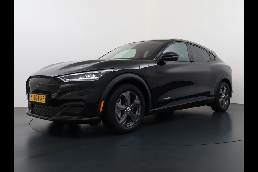 Ford Mustang Mach-E SOH 93% RWD 75kWh Technology Pack Plus Panoramadak B&O®-Audio Leder 360°Camera Navi Ecc Apple Carplay/Android Auto Elek.S Stuur+Stoelverwarming Lane Assist Led Active Driver Assist FordPass Connect™ 1e Eigenaar Origineel Nederlandse Auto