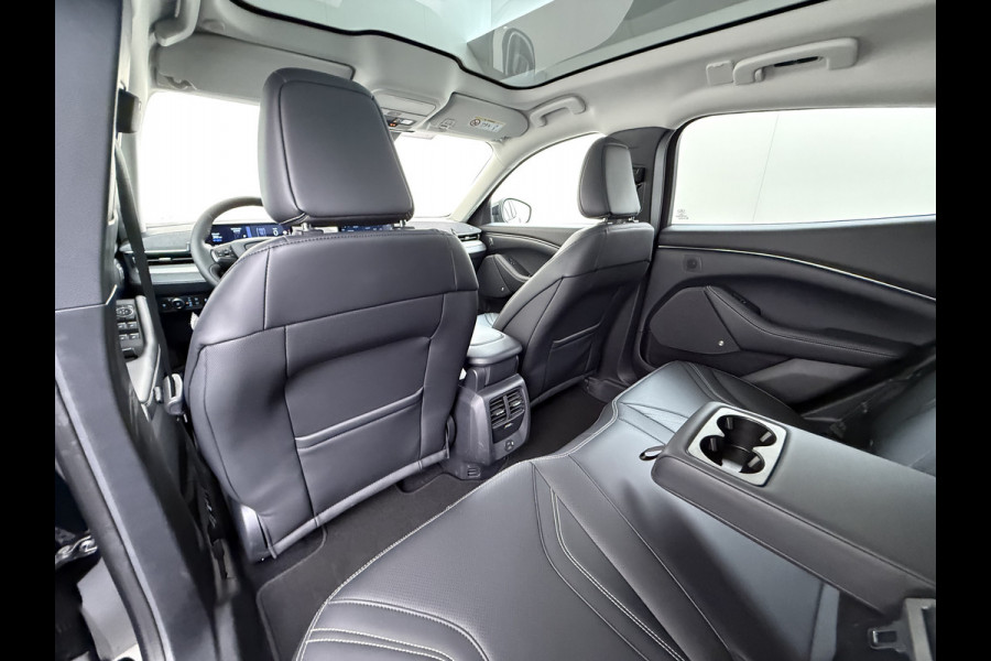 Ford Mustang Mach-E SOH 93% RWD 75kWh Technology Pack Plus Panoramadak B&O®-Audio Leder 360°Camera Navi Ecc Apple Carplay/Android Auto Elek.S Stuur+Stoelverwarming Lane Assist Led Active Driver Assist FordPass Connect™ 1e Eigenaar Origineel Nederlandse Auto