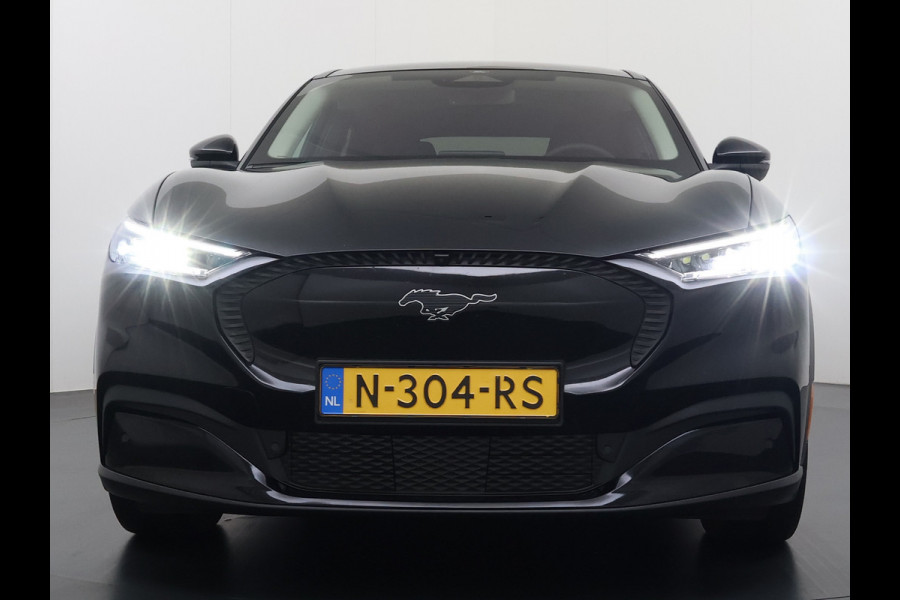 Ford Mustang Mach-E SOH 93% RWD 75kWh Technology Pack Plus Panoramadak B&O®-Audio Leder 360°Camera Navi Ecc Apple Carplay/Android Auto Elek.S Stuur+Stoelverwarming Lane Assist Led Active Driver Assist FordPass Connect™ 1e Eigenaar Origineel Nederlandse Auto