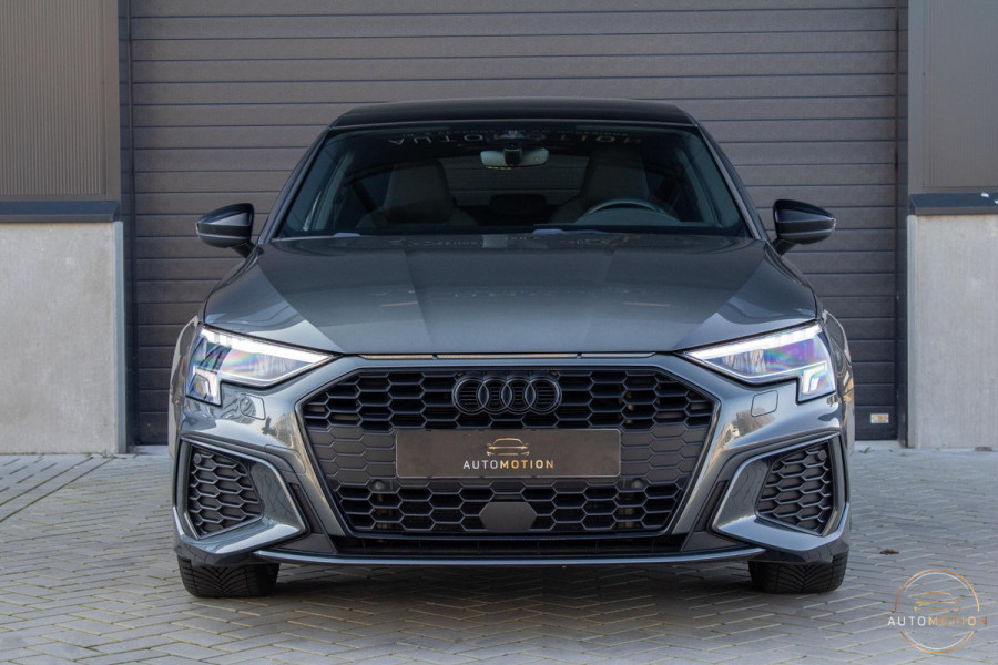 Audi A3 Sportback 40 TFSIe S line Panoramadak Elektrische Stoelverwarming Sfeerverlichting