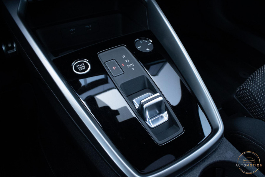 Audi A3 Sportback 40 TFSIe S line Panoramadak Elektrische Stoelverwarming Sfeerverlichting