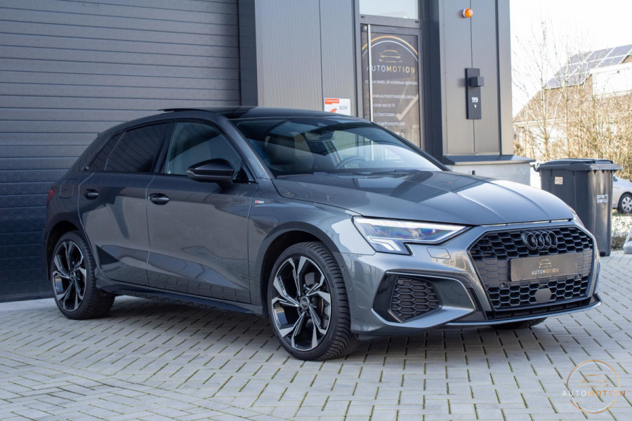 Audi A3 Sportback 40 TFSIe S line Panoramadak Elektrische Stoelverwarming Sfeerverlichting
